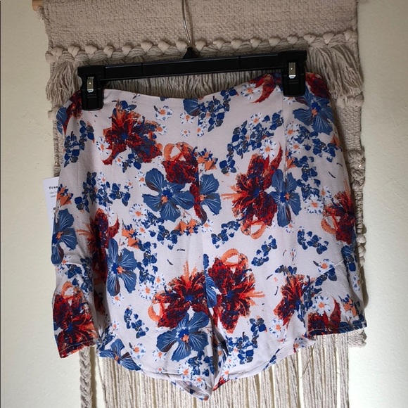 Shorts - Picture 2 of 6